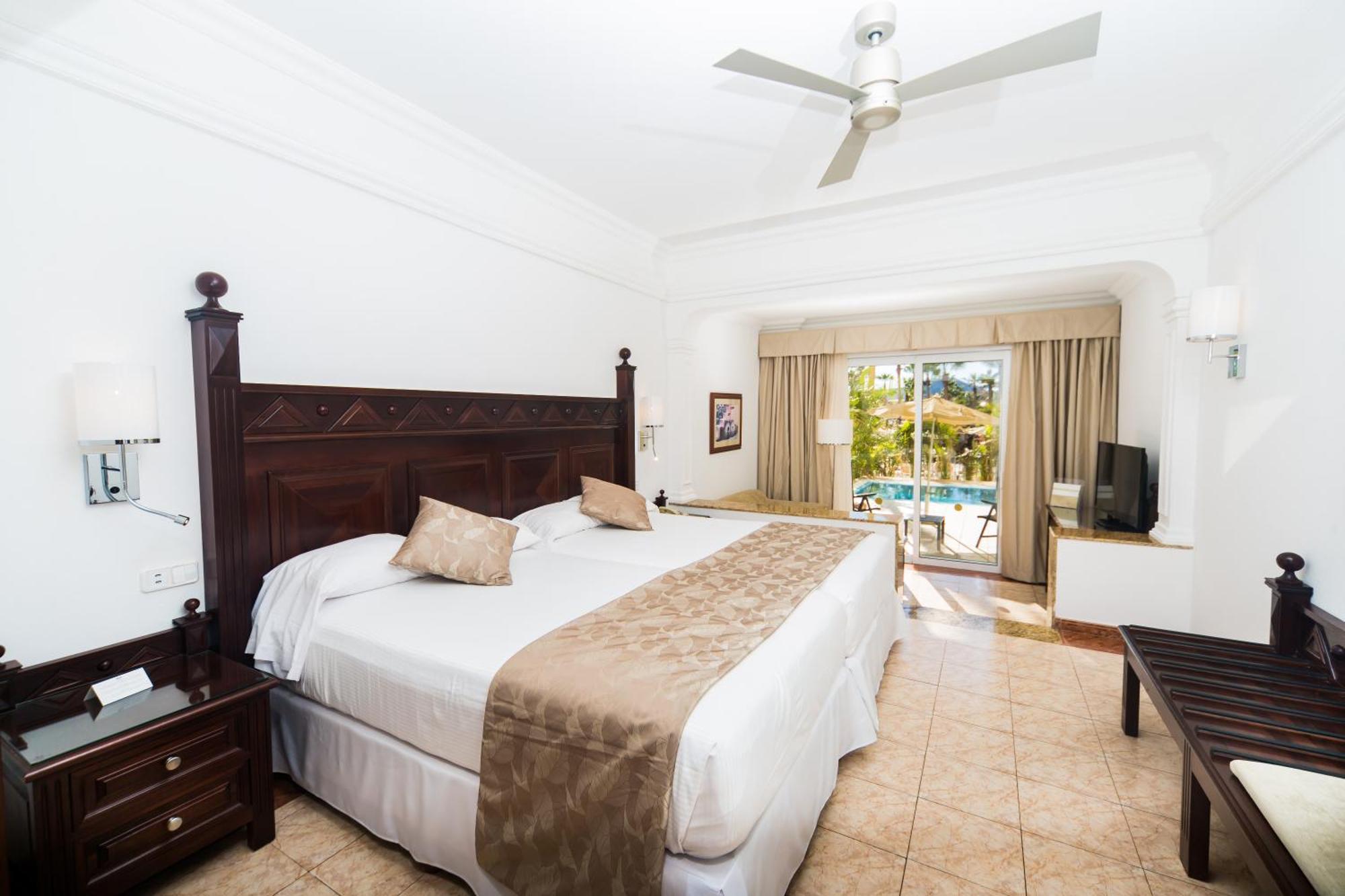 Swim-up Junior Suite Adults Only (18+)